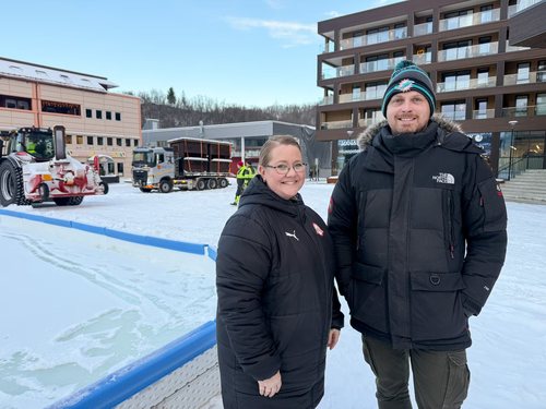 Andreas Hulsund and Kristin Aune Welschinger beside the rink while it is being set up